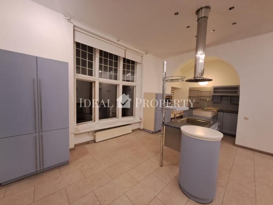 A spacious 3- bedroom apartment for sale/rent in Riga silent centre.